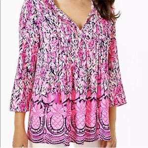 Lily Pulitzer Marilina High Tide Navy Citrus Kiss
Engineered Tunic Top. Size XXS